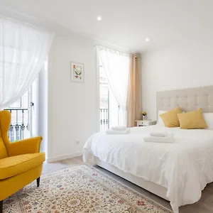  Apartment White Tiles In Center